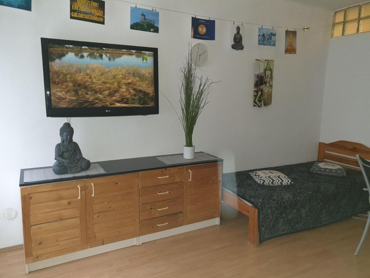 Goldapartman Salgótarján Bagian luar foto