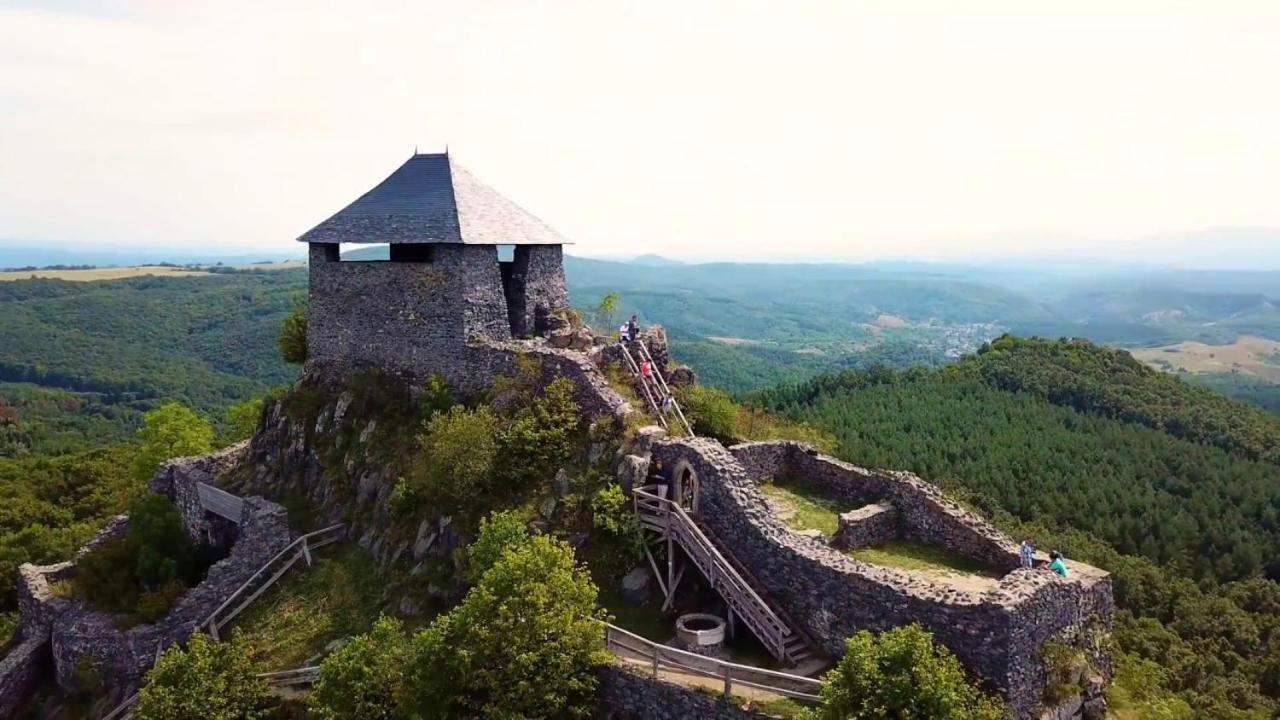 Goldapartman Salgótarján Bagian luar foto